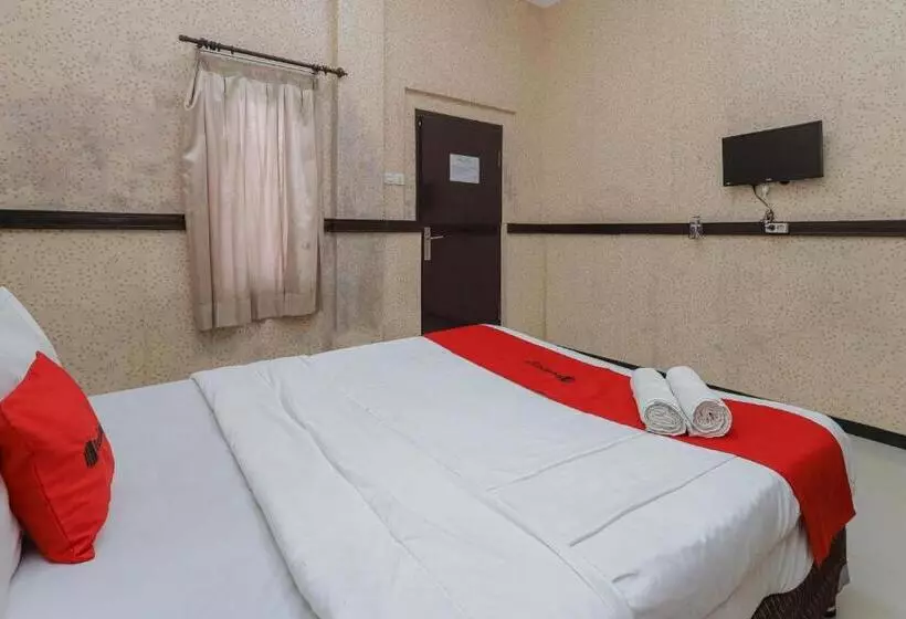 ホテル Reddoorz Plus Near Museum Angkut Batu 4