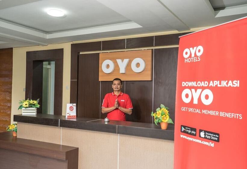 Отель Reddoorz Plus Near Museum Angkut Batu 4