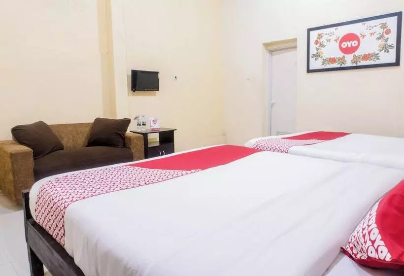 ホテル Reddoorz Plus Near Museum Angkut Batu 4