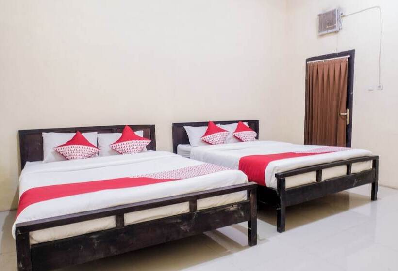 Отель Reddoorz Plus Near Museum Angkut Batu 4