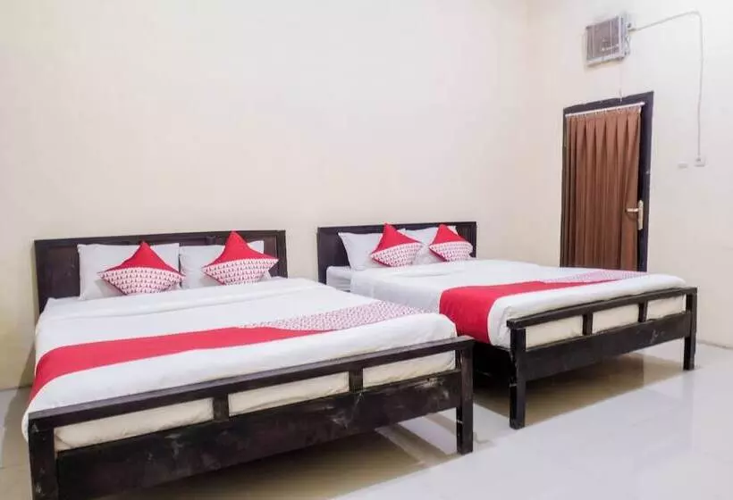 ホテル Reddoorz Plus Near Museum Angkut Batu 4