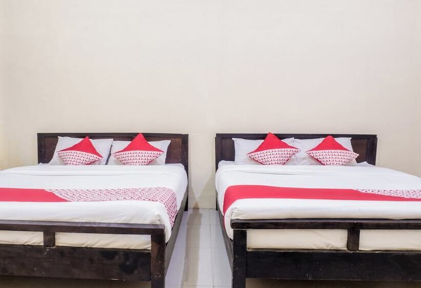 Отель Reddoorz Plus Near Museum Angkut Batu 4