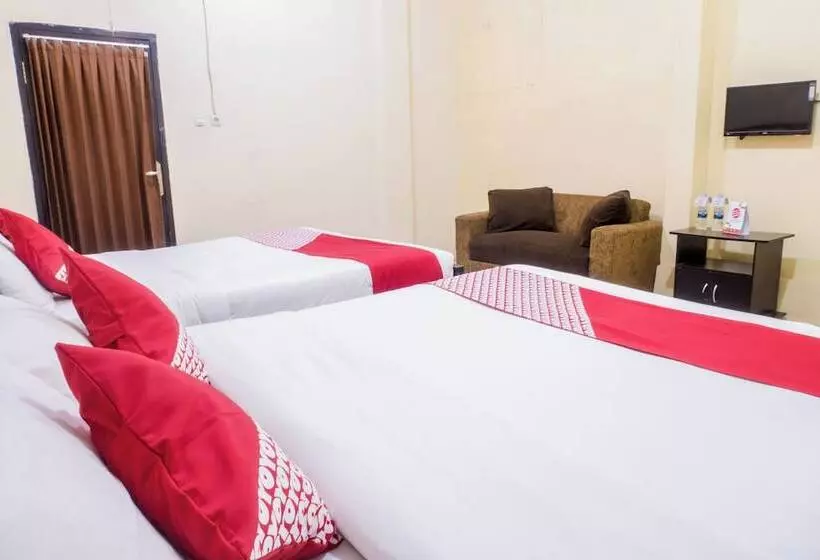 ホテル Reddoorz Plus Near Museum Angkut Batu 4