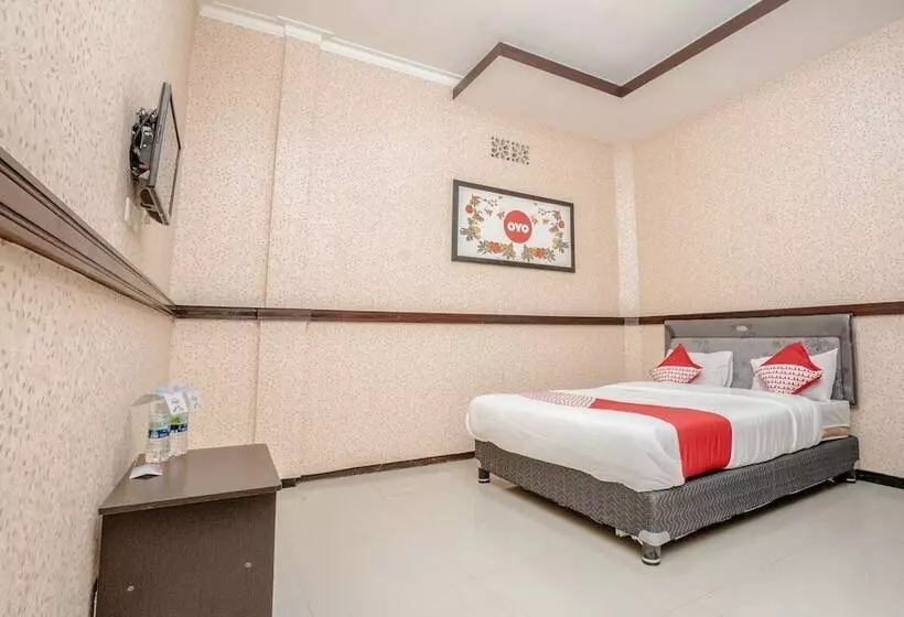 ホテル Reddoorz Plus Near Museum Angkut Batu 4