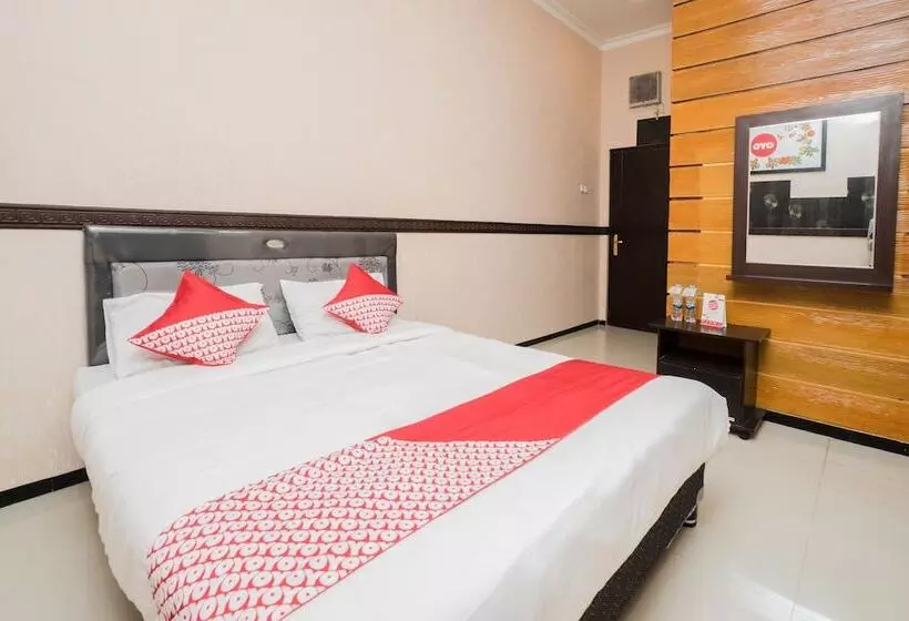 ホテル Reddoorz Plus Near Museum Angkut Batu 4