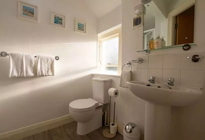 Majatalo Castle Court