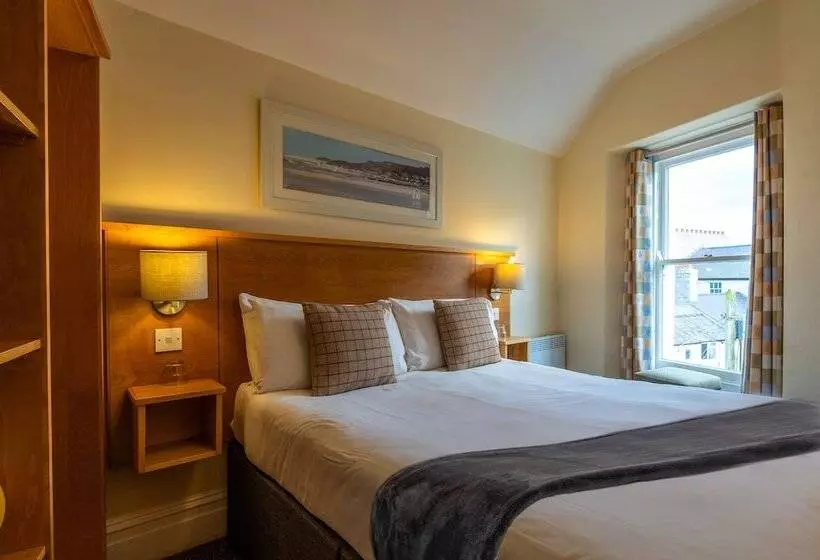 Majatalo Castle Court