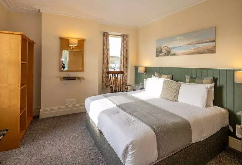 Majatalo Castle Court