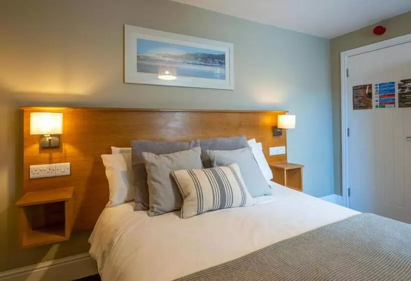 Majatalo Castle Court