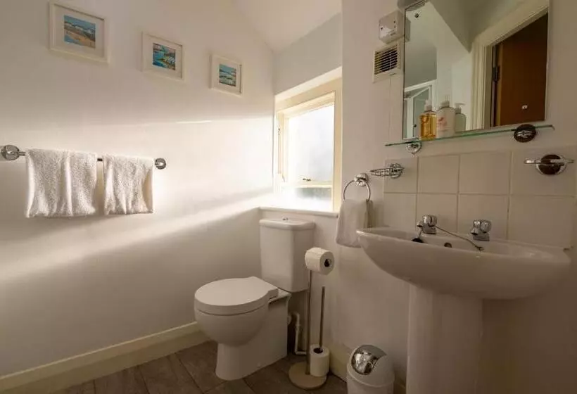 Majatalo Castle Court