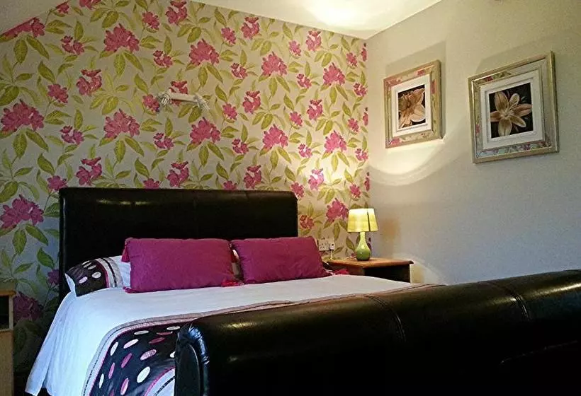 Majatalo Crockatinney Guest House