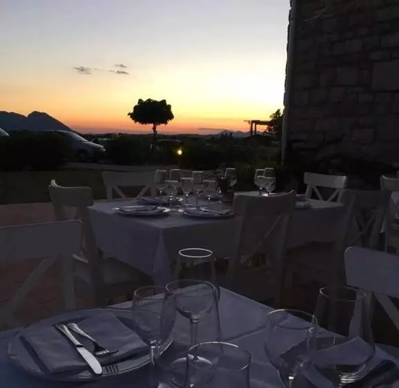 هتل Masseria Fontana Dei Fieri