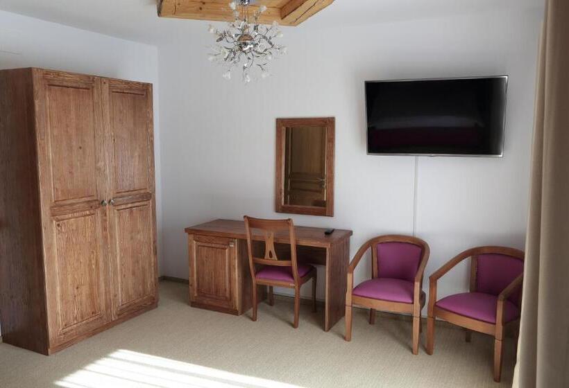 بنسيون La Monitori