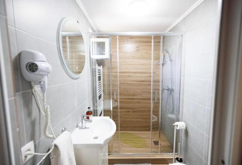 بنسيون Vila Adr