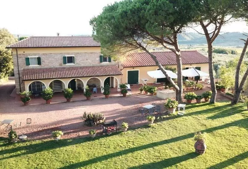 Hotelli Agriturismo Le Querciole