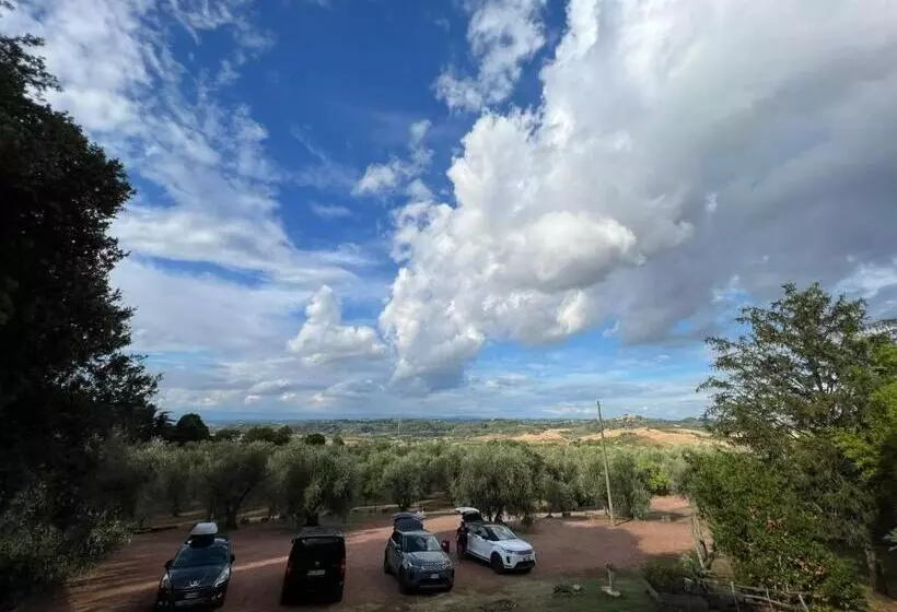 Hotelli Agriturismo Le Querciole