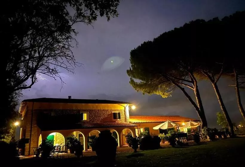 Hotelli Agriturismo Le Querciole