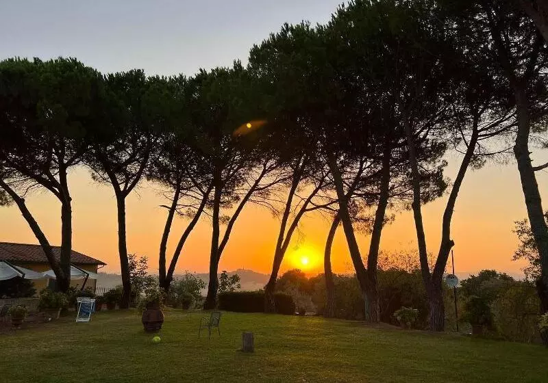 Hotelli Agriturismo Le Querciole
