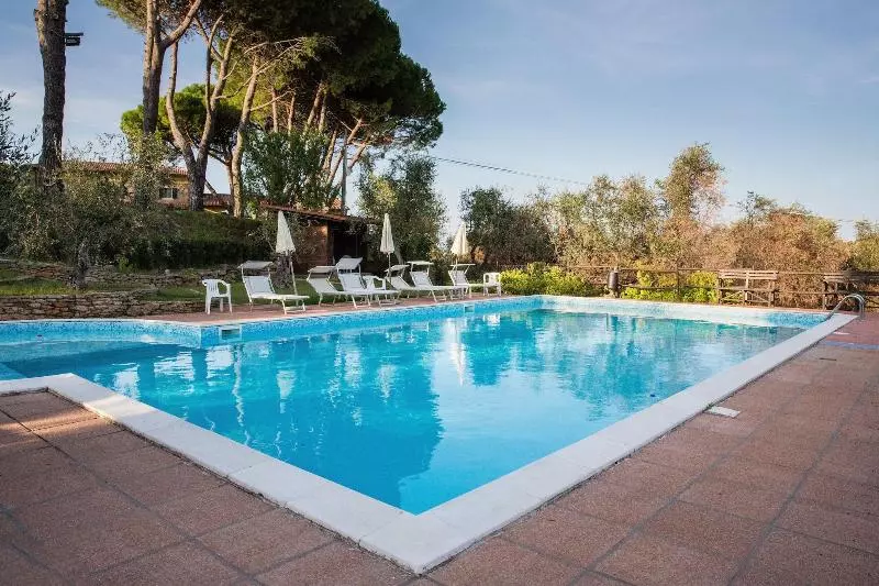 Hotelli Agriturismo Le Querciole