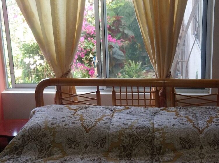 ユースホステル Hostal Terito