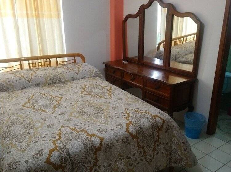 ユースホステル Hostal Terito