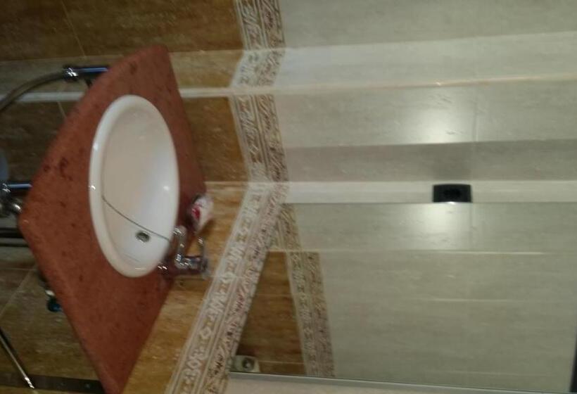 פנסיון Hostal Guarni