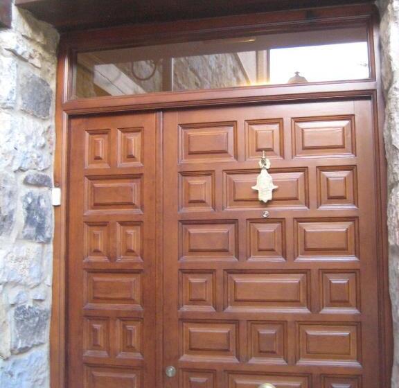 פנסיון Hostal Guarni