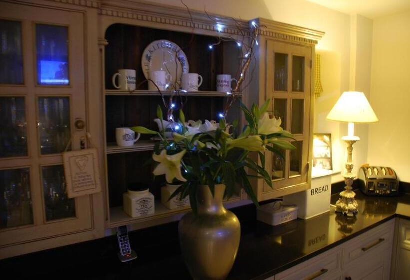 پانسیون Springdale Guest House