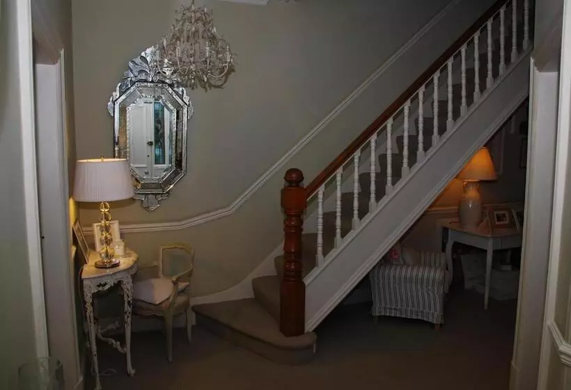 Majatalo Springdale Guest House