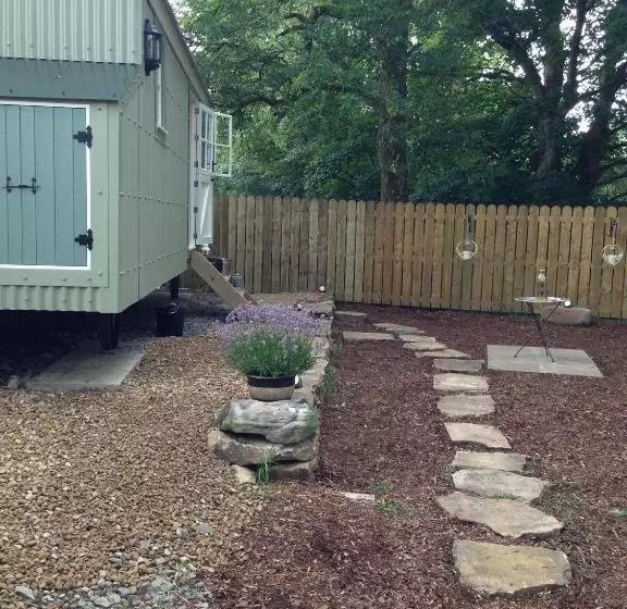 ホテル Posh Huts Farmstay