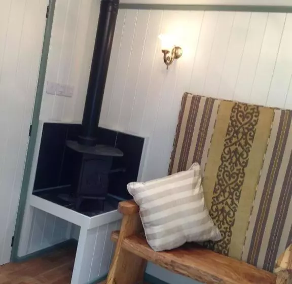 ホテル Posh Huts Farmstay