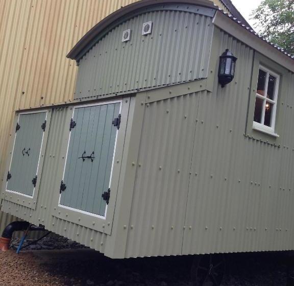 ホテル Posh Huts Farmstay