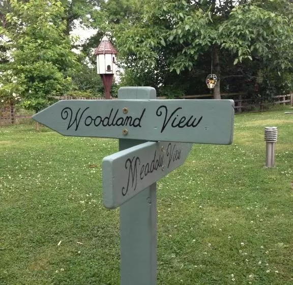 ホテル Posh Huts Farmstay