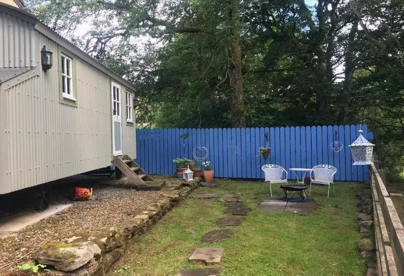 ホテル Posh Huts Farmstay