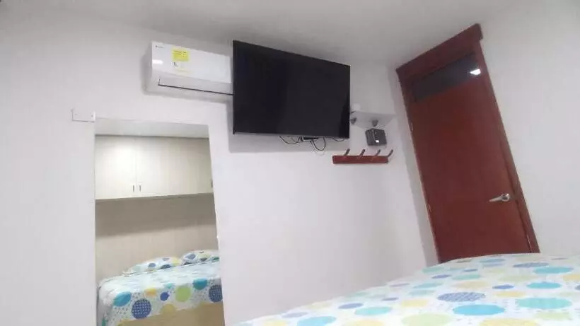 پانسیون Hostal El Recreo