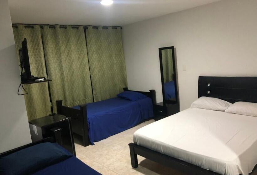 Общежитие Hostal Central Beach