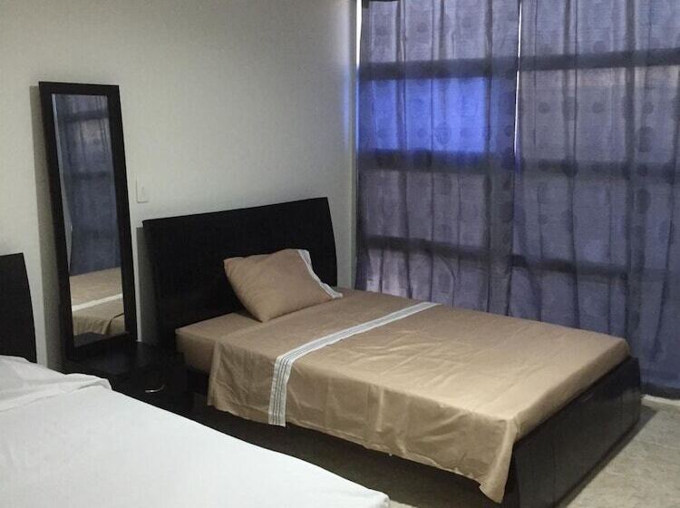 Общежитие Hostal Central Beach