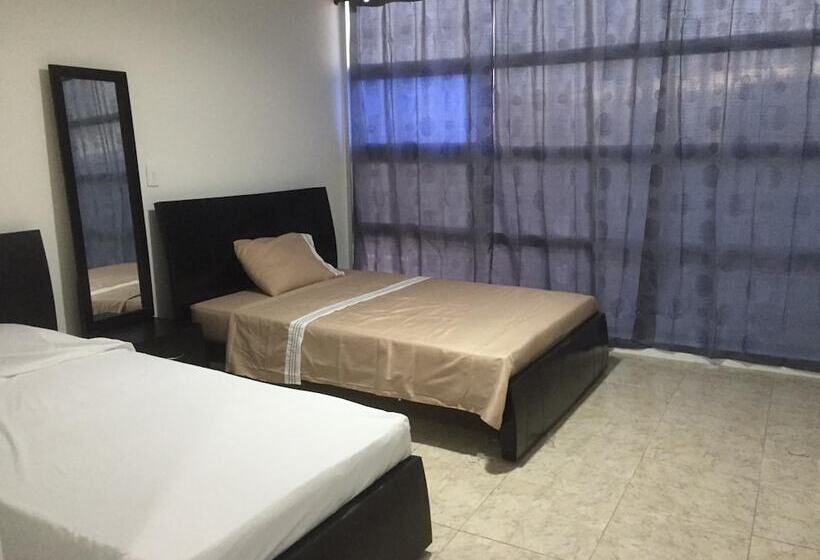 Общежитие Hostal Central Beach