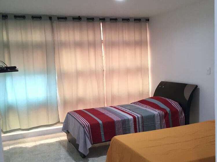 Общежитие Hostal Central Beach