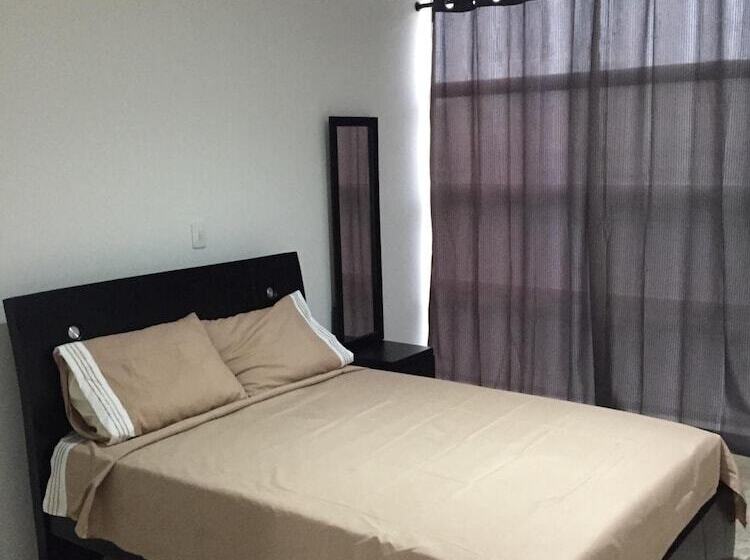 Общежитие Hostal Central Beach