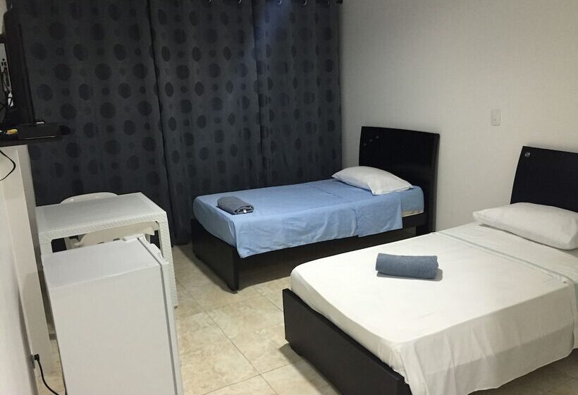 Общежитие Hostal Central Beach