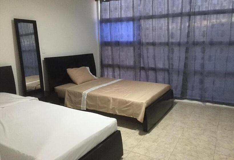 Общежитие Hostal Central Beach