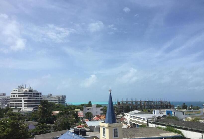 Общежитие Hostal Central Beach