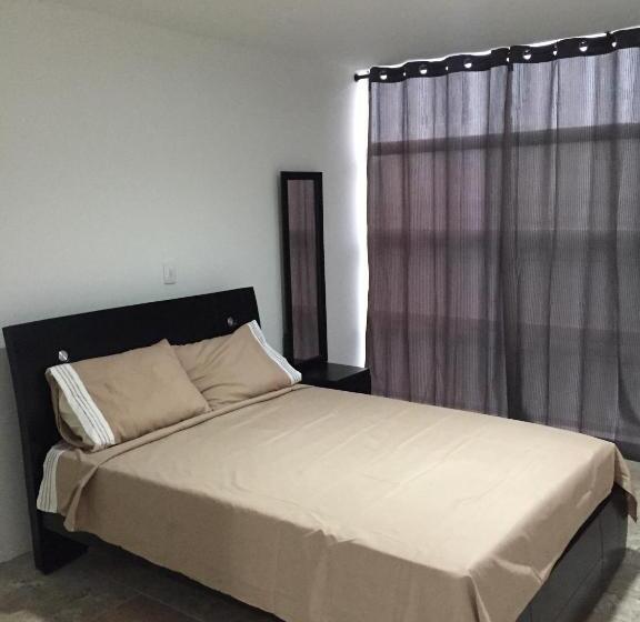 Общежитие Hostal Central Beach