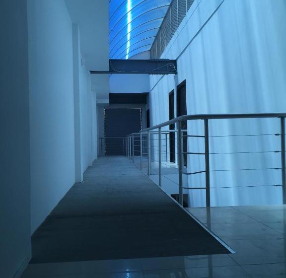 Общежитие Hostal Central Beach