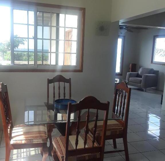 پانسیون Jamrock Secret Retreat