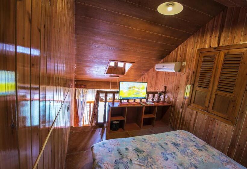 פנסיון Fenghuang Memory Linjiang Inn