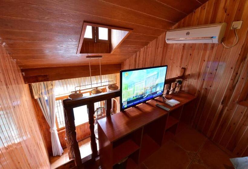 פנסיון Fenghuang Memory Linjiang Inn