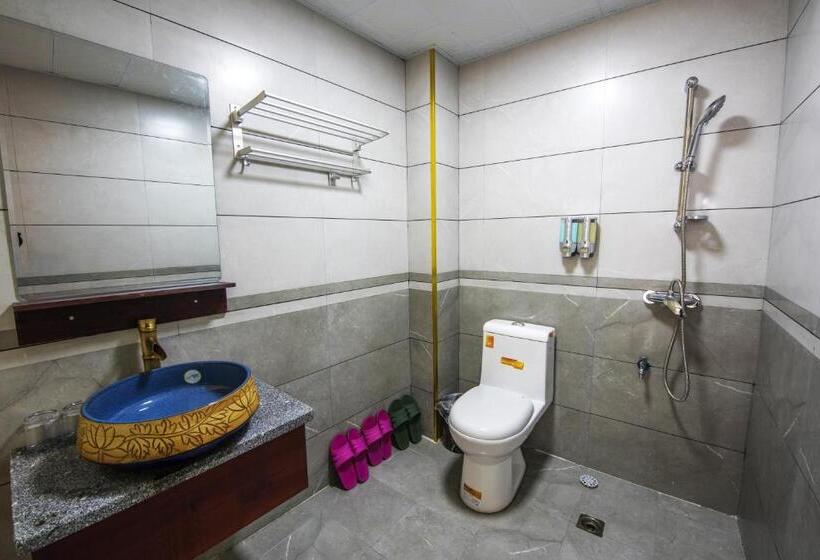 פנסיון Fenghuang Memory Linjiang Inn