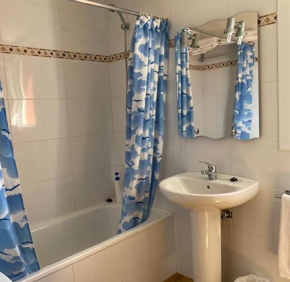 Пансион Hostal Alt Llobregat